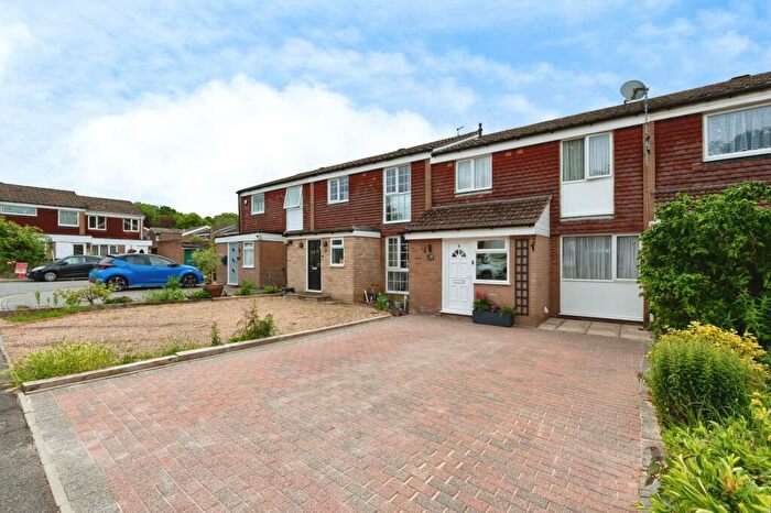 3 Bedroom Terraced House For Sale In Highview, Vigo, DA13