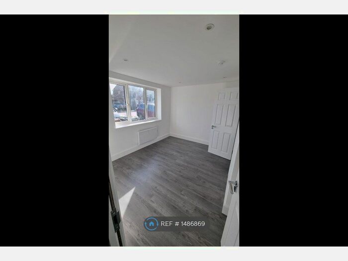 Studio To Rent In Ashwood Road, Potters Bar, EN6