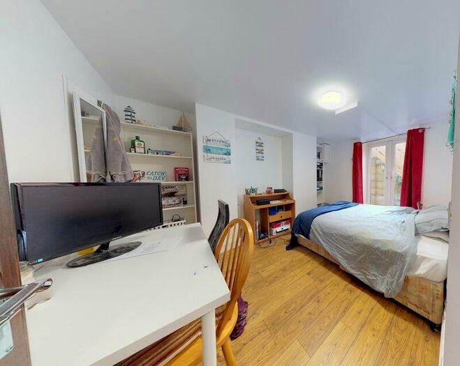 6 Bedroom Property To Rent In Newport Gardens, Headingley, Leeds, LS6