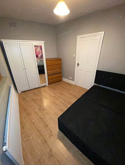 1 Bedroom Semi Detached House To Rent In Mundon Gardens, Ilford, Ilford, Essex, IG1