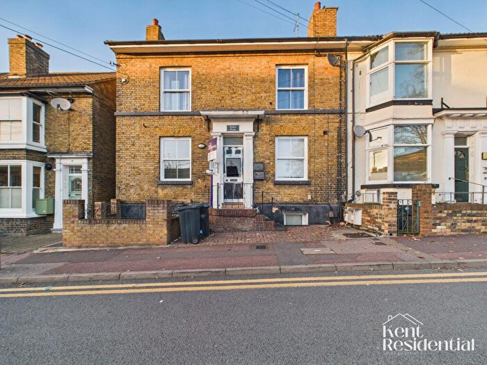 2 Bedroom Flat To Rent In Brewer Street, Walker House, ME14