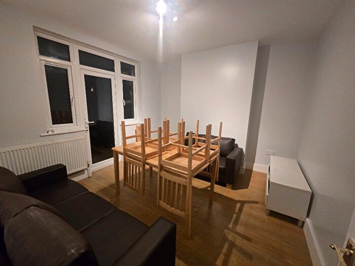 3 Bedroom Semi Detached House To Rent In Boycroft Avenue, London, NW9