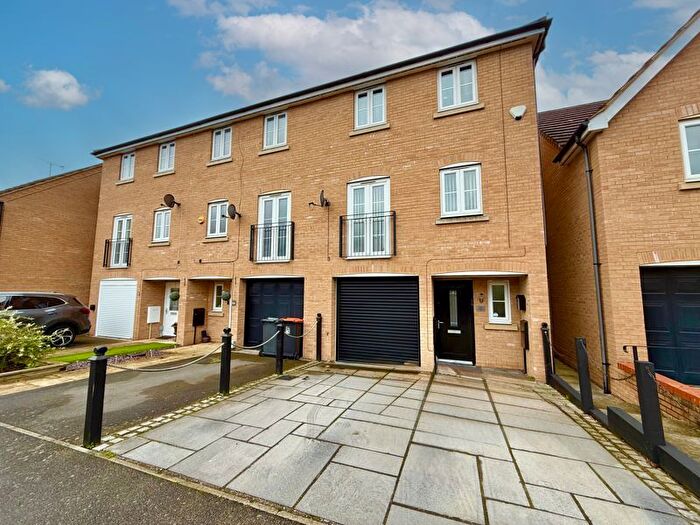 4 Bedroom End Terrace House For Sale In Sandpiper Way, Leighton Buzzard, LU7