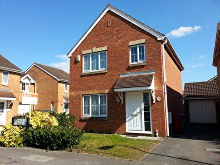 3 Bedroom Detached House To Rent In Stornaway Road, Slough, SL3