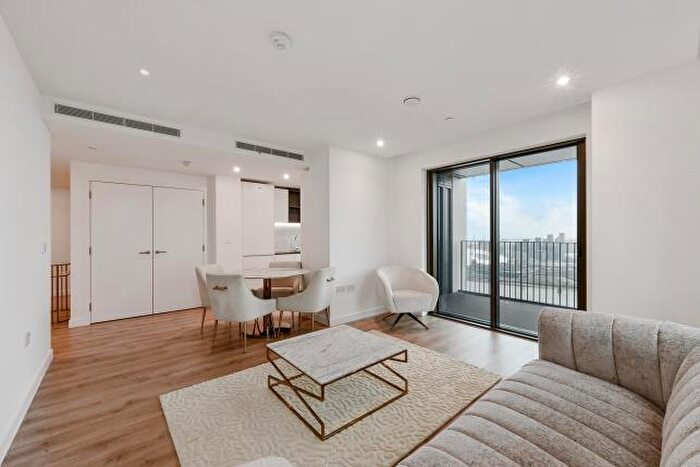 3 Bedroom Apartment To Rent In One Thames Quay, E14