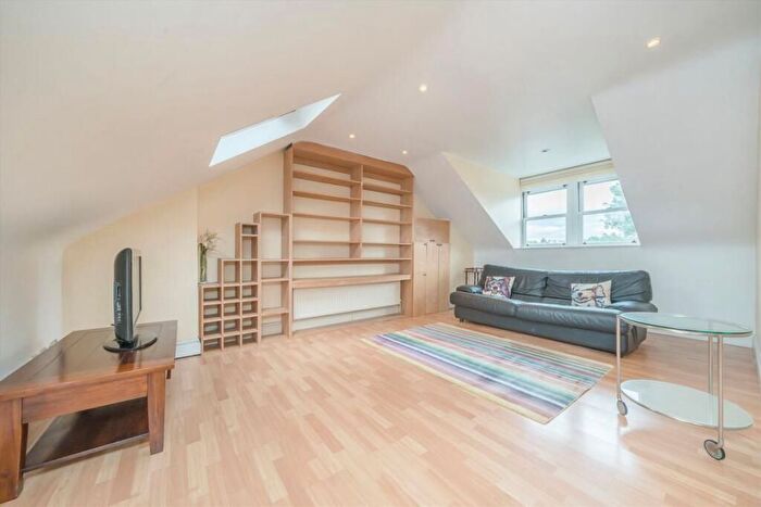 3 Bedroom Flat To Rent In Denbigh Road, London, W13