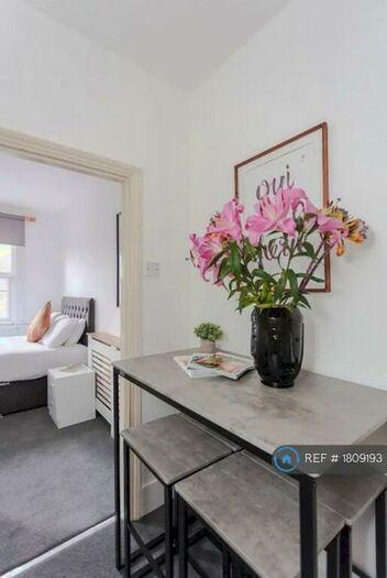 1 Bedroom Flat To Rent In Soames Street, London, SE15