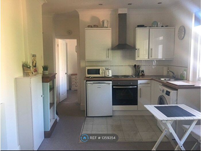 1 Bedroom Flat To Rent In Alumhurst Road, Bournemouth, BH4