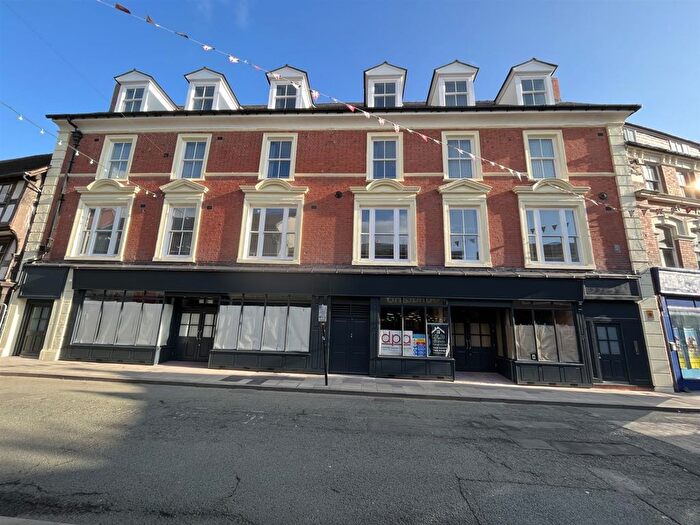 2 Bedroom Flat To Rent In Cross Street, Oswestry, SY11