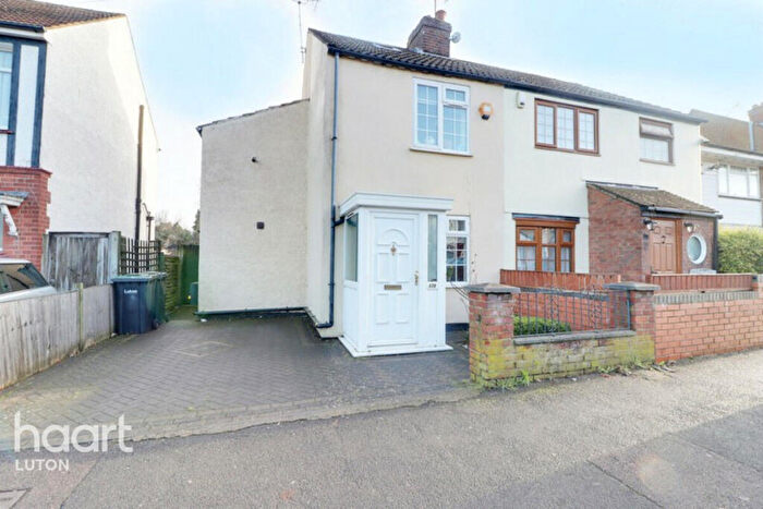 3 Bedroom Semi Detached House For Sale In Blundell Road, Luton, LU3