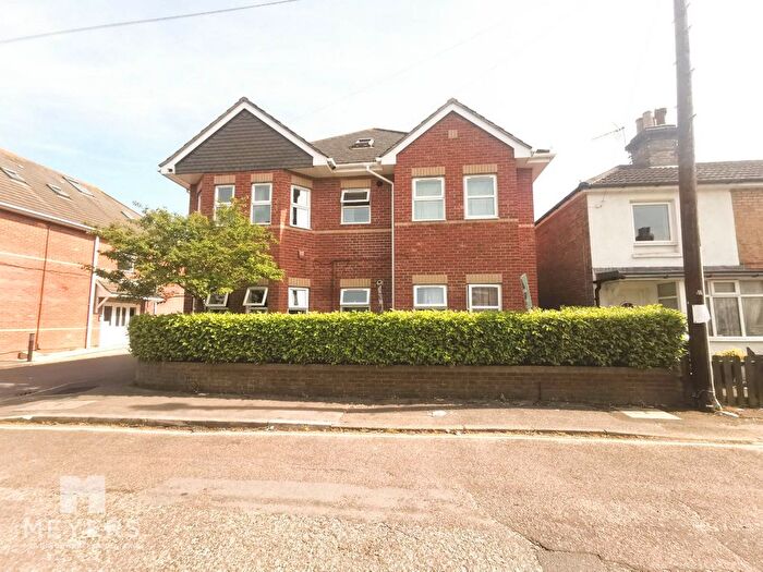 2 Bedroom Flat To Rent In Shelley Road East, Bournemouth, BH7