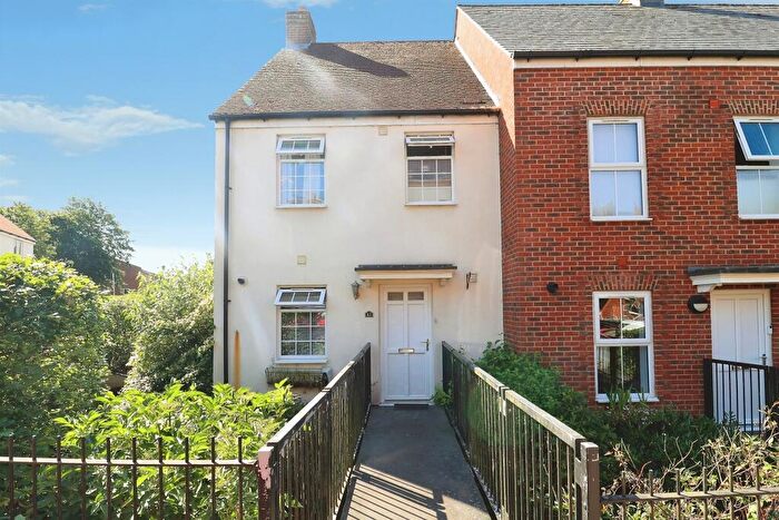 3 Bedroom End Of Terrace House For Sale In Hicks Road, Markyate, St. Albans, AL3