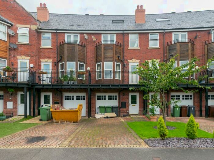 5 Bedroom Town House To Rent In Huntington Crescent, Far Headingley, Leeds, LS16