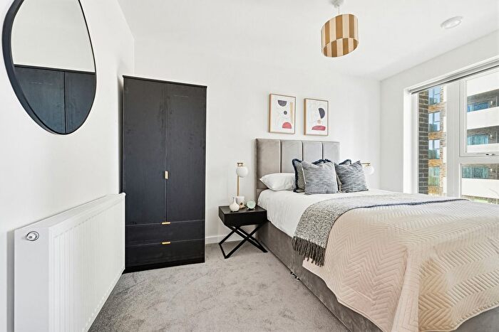 Studio To Rent In Teal Road, Goodmayes, IG3