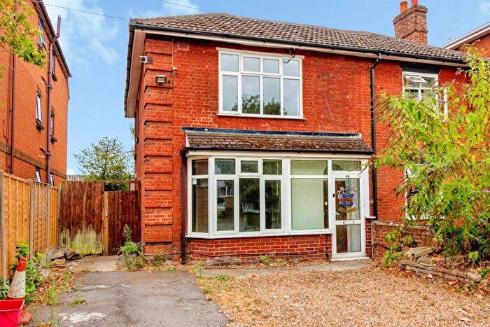3 Bedroom Semi-Detached House For Sale In Waterloo Road, Southampton, SO15