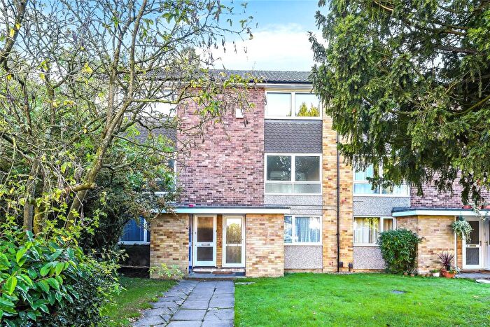2 Bedroom Maisonette To Rent In Lima Court, Bath Road, Reading, Berkshire, RG1