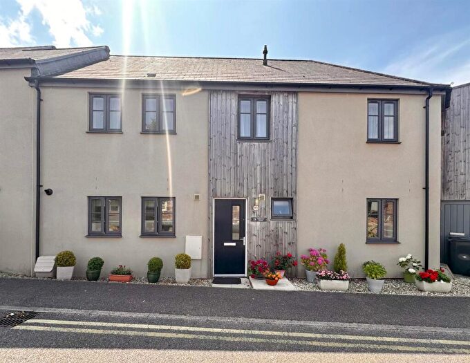 2 Bedroom Flat For Sale In Perreyman Square, Tiverton, EX16