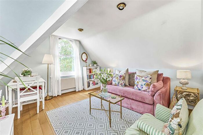 1 Bedroom Flat For Sale In Bedford Hill, Balham, SW12