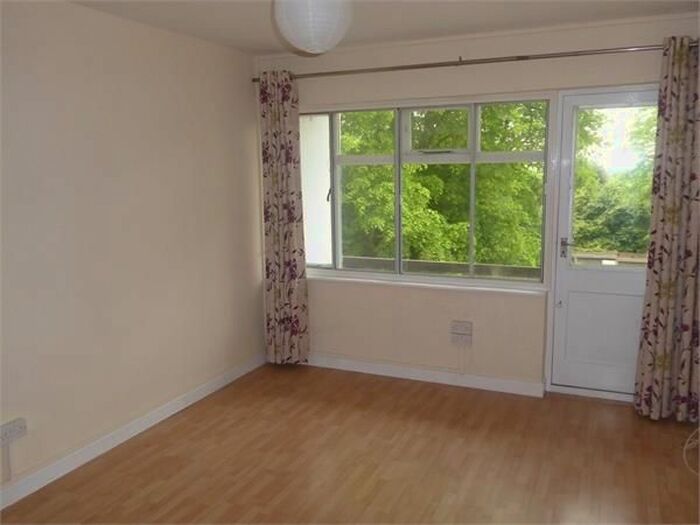 Studio To Rent In South Norwood Hill, London, SE25