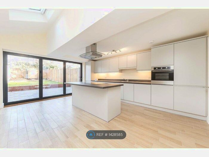 6 Bedroom Terraced House To Rent In Carlwell Street, London, SW17