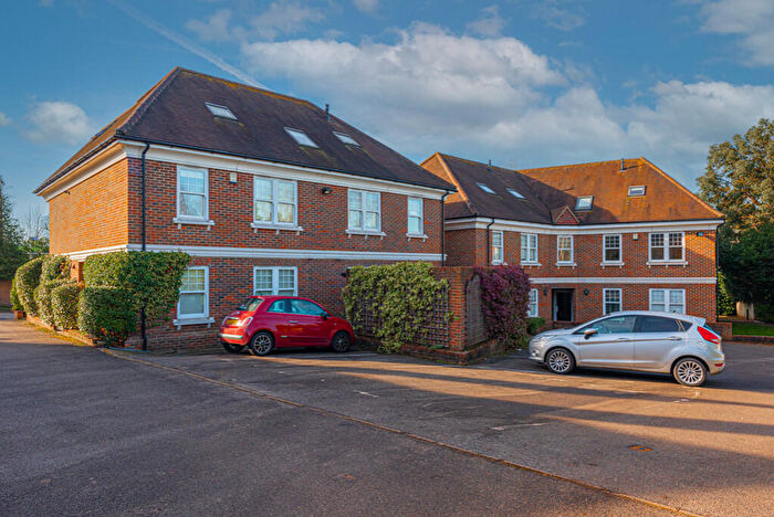 2 Bedroom Maisonette To Rent In Leatherhead, KT22
