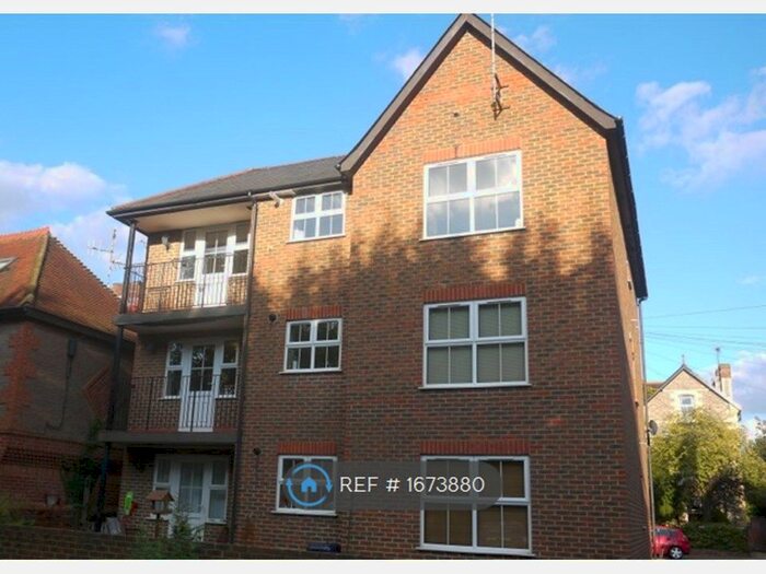 2 Bedroom Flat To Rent In Henley Court, Reading, RG1