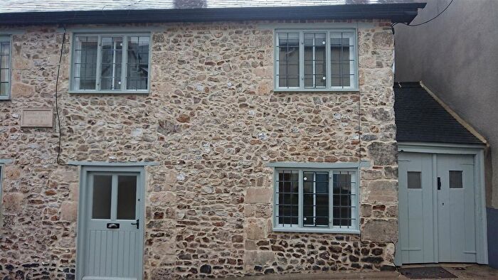 3 Bedroom Cottage To Rent In Queen Street, Colyton, EX24