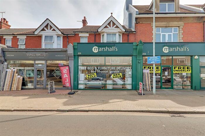 3 Bedroom Flat For Sale In Tarring Road, Worthing, BN11