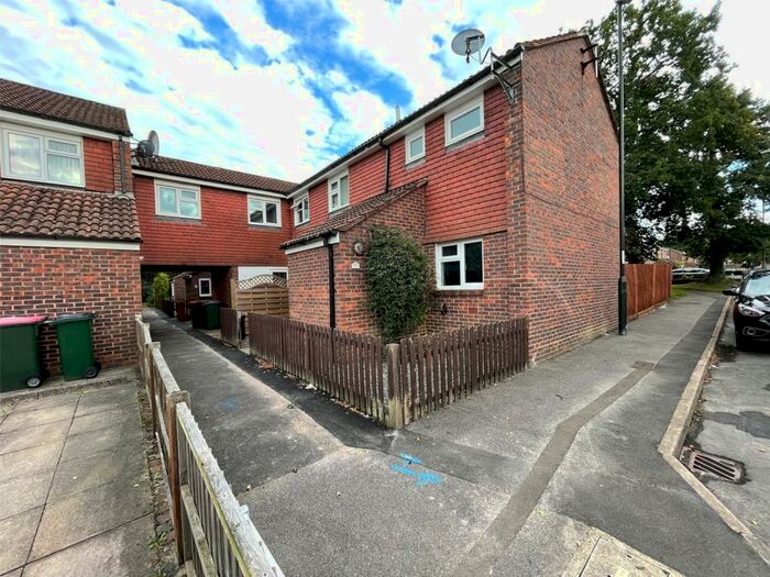 3 Bedroom End Of Terrace House To Rent In Fairway, Ifield, Crawley, West Sussex, RH11