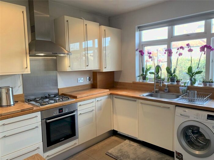 4 Bedroom Flat To Rent In Millway, Mill Hill, London NW7