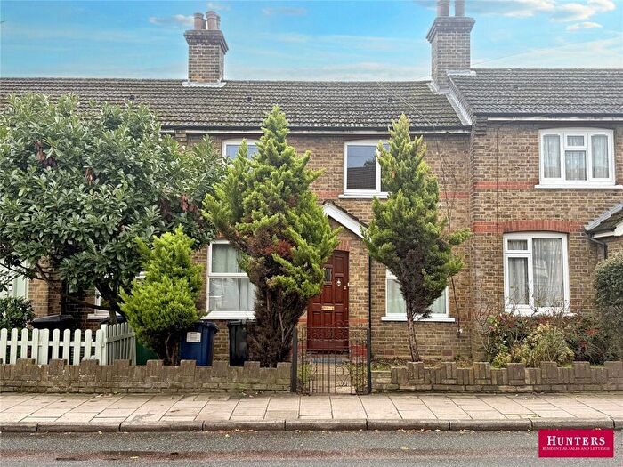 3 Bedroom Terraced House For Sale In Mays Lane, Barnet, EN5