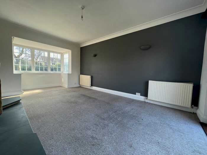 4 Bedroom Detached House To Rent In Swakeleys Road, Uxbridge, Greater London, UB10