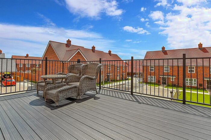 2 Bedroom Flat For Sale In Maple Leaf Drive, Lenham, Maidstone, Kent, ME17