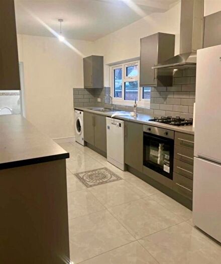 3 Bedroom Semi Detached House To Rent In Norman Avenue, Nuneaton, CV11