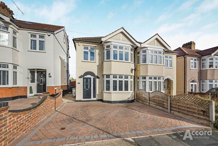 3 Bedroom Semi Detached House For Sale In Heather Avenue, Romford, RM1