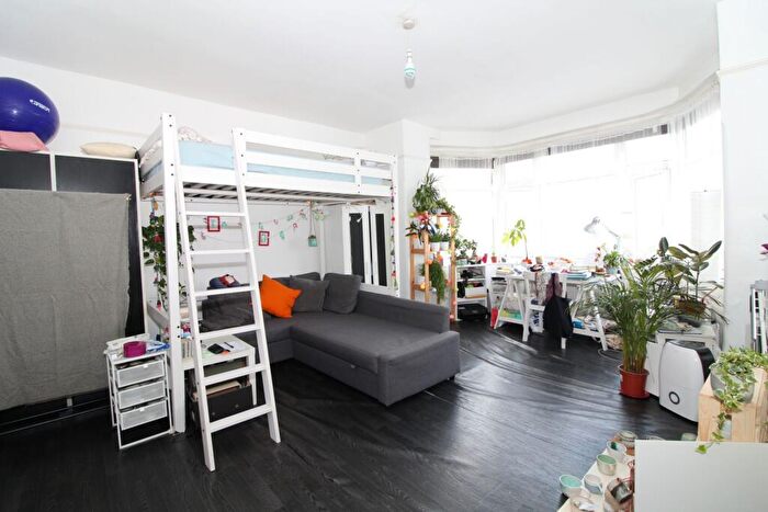 Studio To Rent In West Heath Drive, Golders Green, NW11