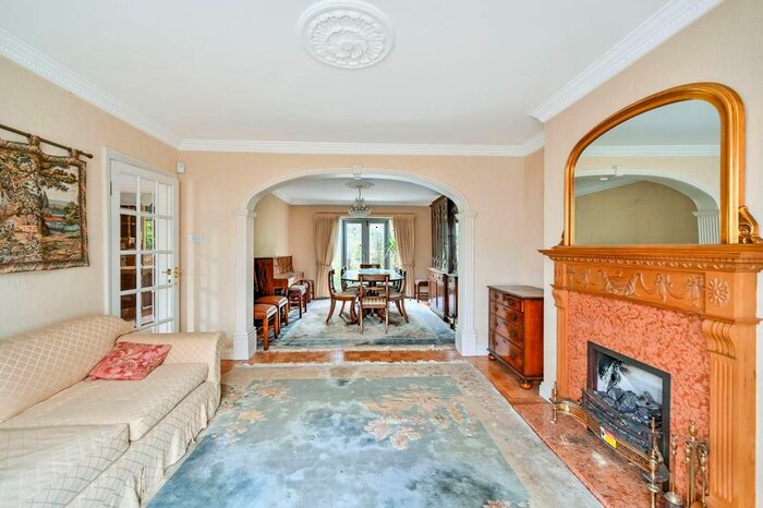 5 Bedroom Semi-Detached House To Rent In Robin Hood Lane, Kingston Vale, London, SW15