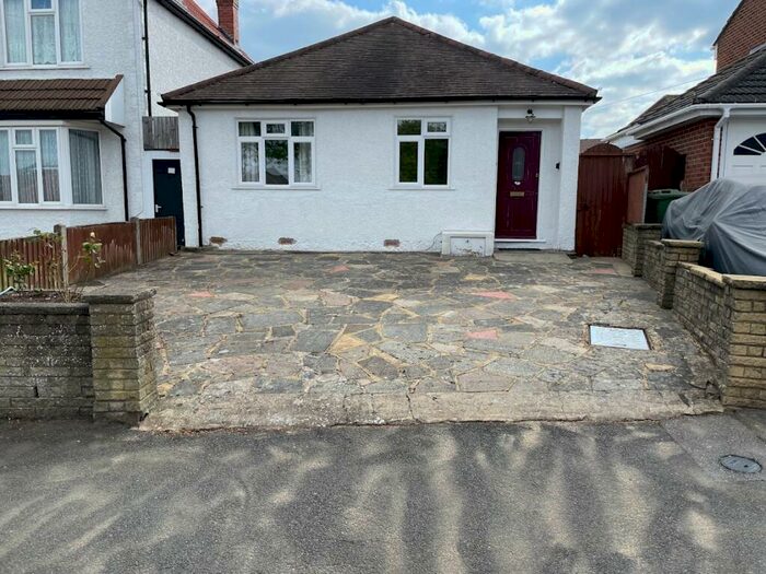 3 Bedroom Detached House To Rent In Worcester Park, KT4