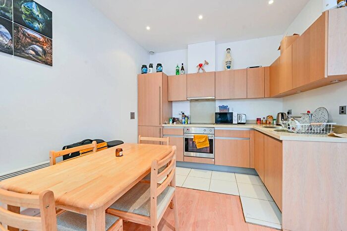 1 Bedroom Flat To Rent In Bromyard House, East Acton, London, W3