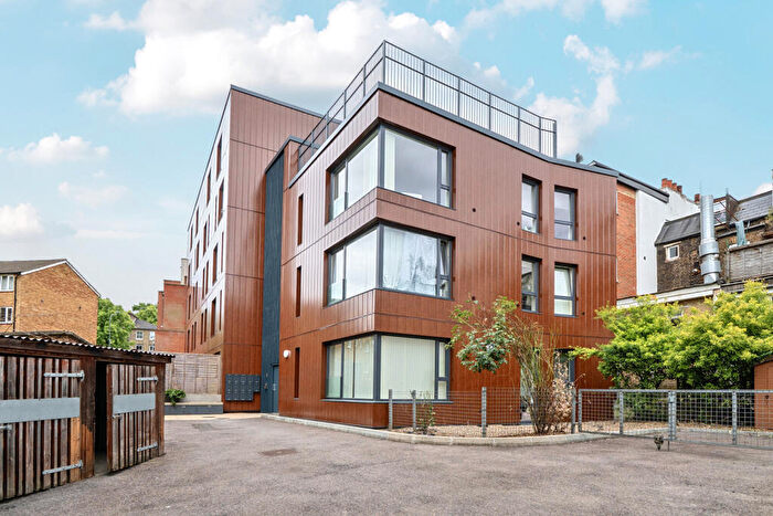 2 Bedroom Apartment For Sale In New Cross Road, London, SE14