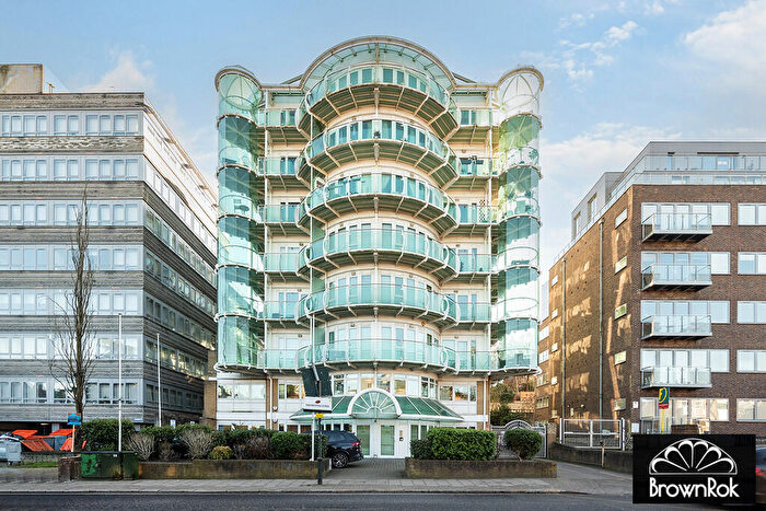 2 Bedroom Apartment For Sale In Station Road, Barnet, EN5