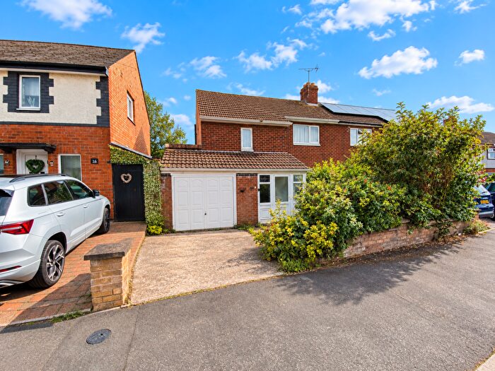 2 Bedroom Semi-Detached House For Sale In Dunstall Avenue, Leicester, LE3