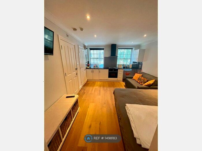 Studio To Rent In Alie Road, London, E1