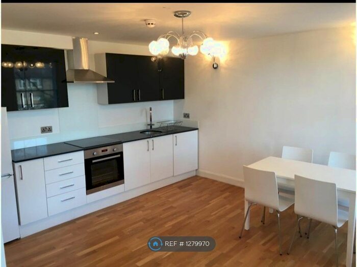 2 Bedroom Flat To Rent In Prospect House, Isleworth TW7