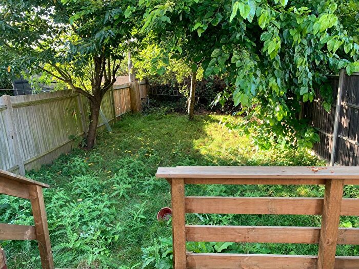 2 Bedroom Flat To Rent In Park Road, London, NW4