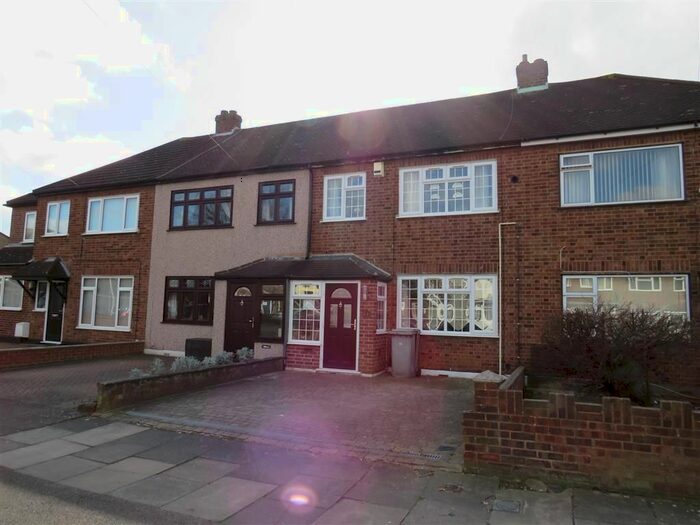 4 Bedroom Terraced House To Rent In Harlow Road, Rainham, RM13