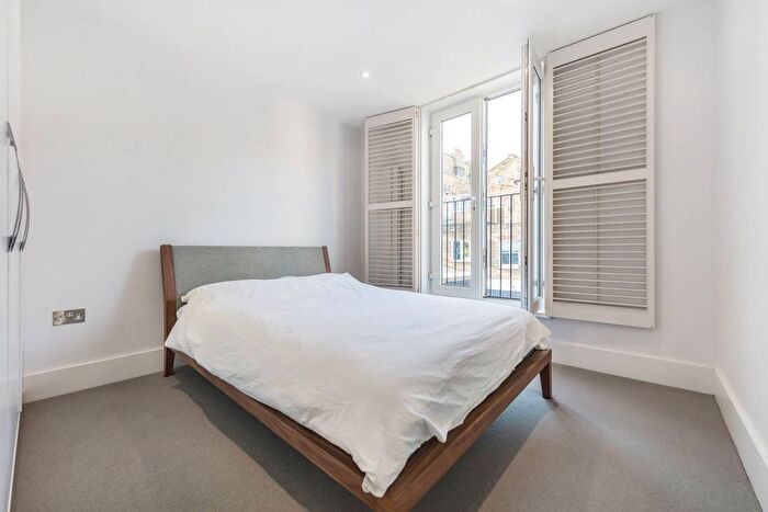 1 Bedroom Flat To Rent In Bramber Road, Barons Court, London, W14