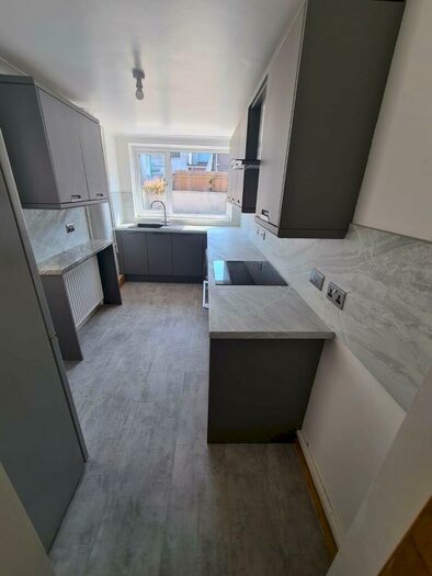 3 Bedroom House To Rent In Campbell Street, Swansea, SA1