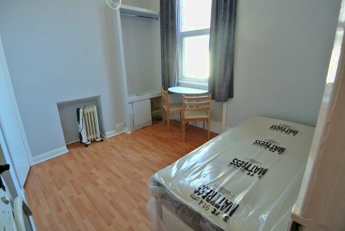 Studio To Rent In High Road, London, NW10
