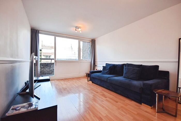 2 Bedroom Flat For Sale In Brentford Dock, Brentford, TW8